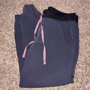 Women’s Figs Zamora Joggers with Pink Drawstring